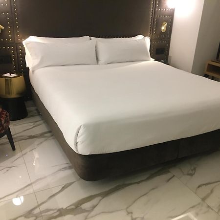 Hotel Las Tres Campanas バダホス エクステリア 写真