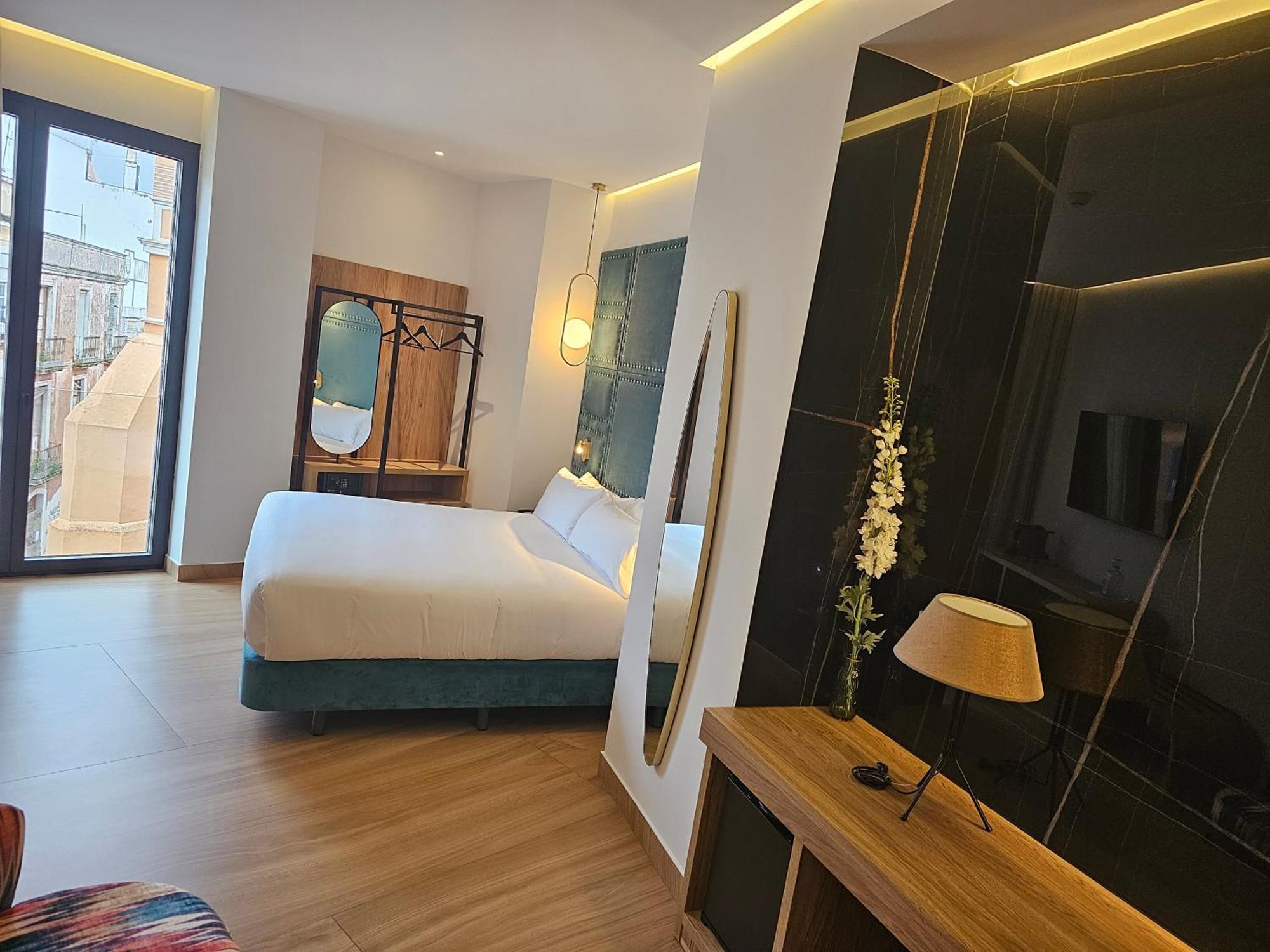 Hotel Las Tres Campanas バダホス エクステリア 写真