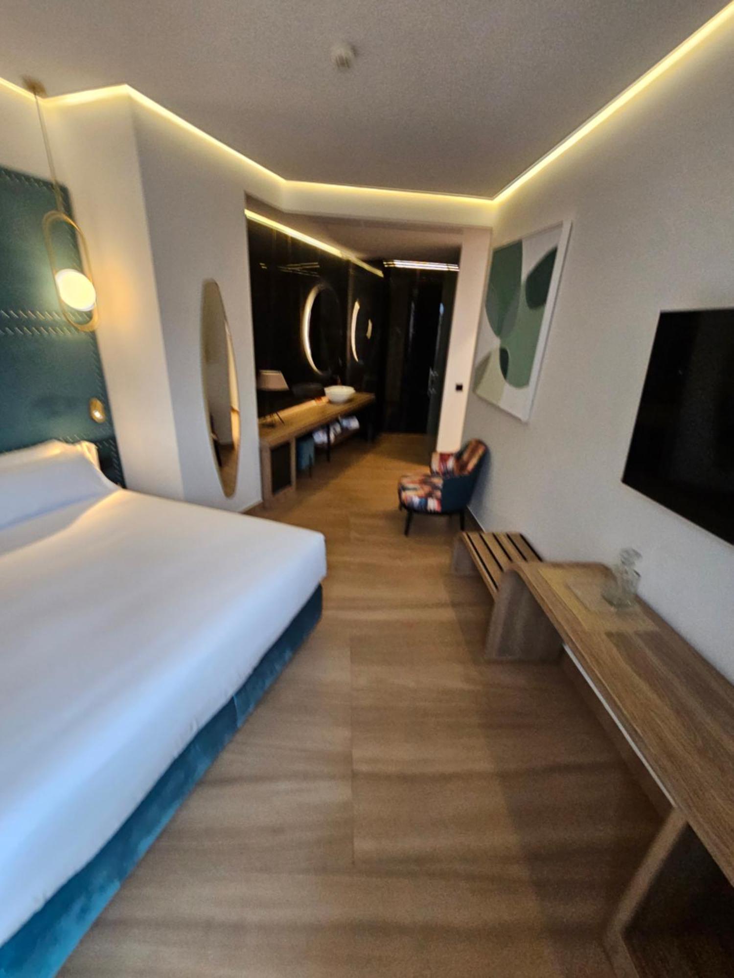 Hotel Las Tres Campanas バダホス エクステリア 写真