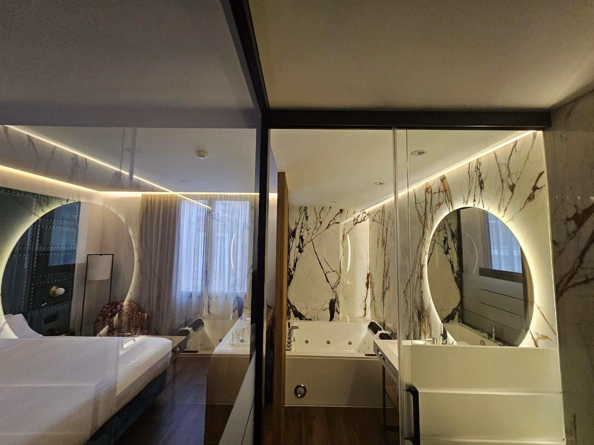 Hotel Las Tres Campanas バダホス エクステリア 写真